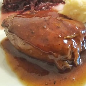 Schweinebäckchen in Braumeistersoße